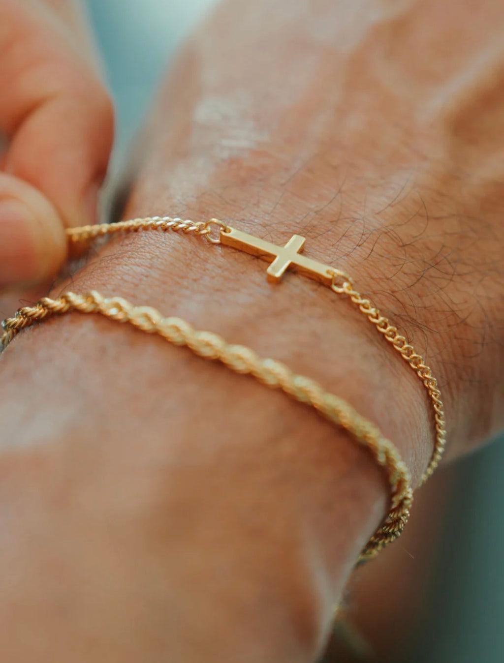 CROSS BRACELET | 18K GOLD